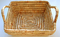 

   01676 Bread basket, square   


