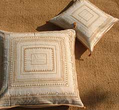 

   «Ahmedabad» cushion covers   

   Click the picture to go to
   Batik cushion cover   

