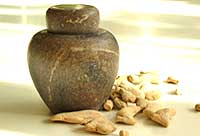 

   11388 Ginger jar   

   Click picture to
   move on to
   Trig wooden tray   

