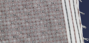 

   Quad design   
   cotton duvet cover   
   Brown
.
