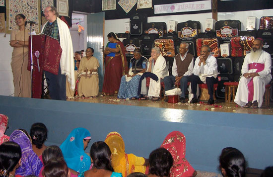 

   Roy Scott addresses members of
   St Mary's Mahila Shikshan Kendra   
.
