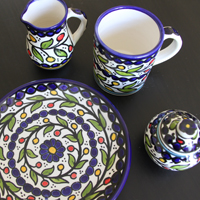 «Arabesque»
hand made pottery from Palestine
.